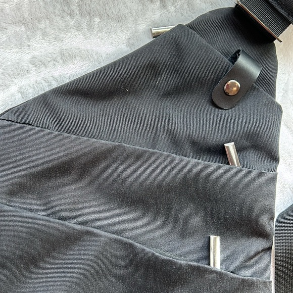 Vadoo Shoulder Sling Crossbody Bag - Picture 3 of 5